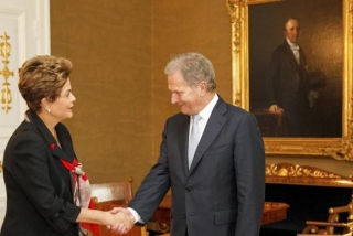 A presidenta Dilma Rousseff e o presidente da FinlÃ¢ndia, Sauli NiinistÃ¶, posam para foto oficial (Foto: Roberto Stuckert Filho/PR)