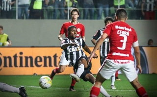 AtlÃ©tico buscou empate apÃ³s sair perdendo e garantiu a vaga na decisÃ£o da Copa do Brasil (Foto: Bruno Cantini/CAM)