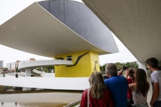  Museu Oscar Niemeyer terÃ¡ mais obras apreendidas pela operaÃ§Ã£o Lava Jato, da PolÃ­cia Federal (Foto: Orlando Kissner/ANPr)