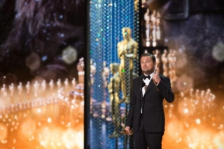   Leonardo Di Caprio recebe o prÃªmio de melhor ator no Oscar 2016 (Foto: AgÃªncia Lusa)