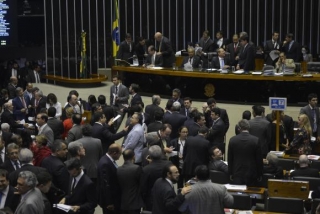 O presidente do Senado, Renan Calheiros, preside sessÃ£o do Congresso no plenÃ¡rio da CÃ¢mara dos Deputados para analisar e votar vetos (Foto: Antonio Cruz/AgÃªncia Brasil)