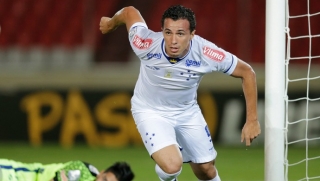 Leandro DamiÃƒÂ£o marcou um dos gols da vitÃƒÂ³ria do Cruzeiro (Foto: AP)