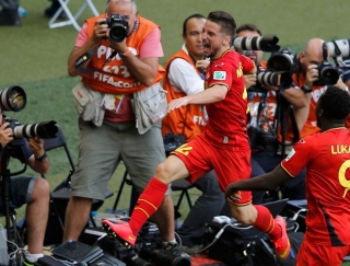 Mertens vibra muito com o gol da virada marcado na metade final do segundo tempo (Foto: Reuters)