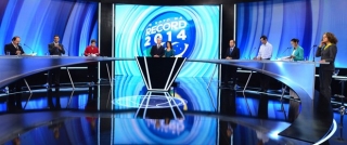 Os candidatos no estÃºdio durante o quarto debate entre presidenciÃ¡veis da campanha eleitoral (Foto: Antonio Chahestian/DivulgaÃ§Ã£o/Record)