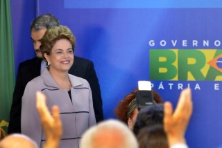 A presidenta Dilma Rousseff recebeu apoio de intelectuais e artistas contra o processo de impeachment em cerimÃ´nia no PalÃ¡cio do Planalto (Foto: Antonio Cruz/AgÃªncia Brasil)