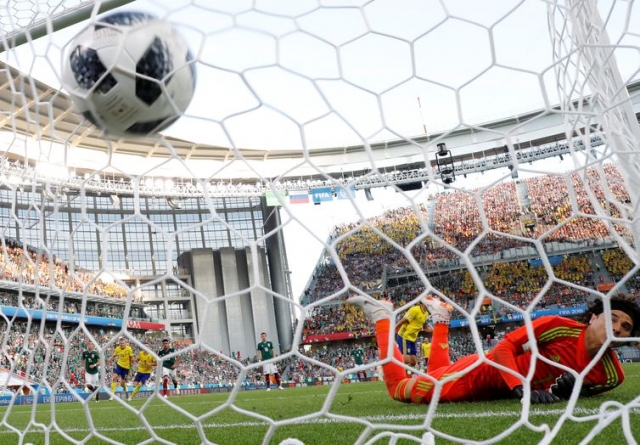 SuÃƒÂ©cia venceu o MÃƒÂ©xico por 3 a 0, porÃƒÂ©m com a derrota da Alemanha ambos se classificaram (Foto: Andrew Couldridge/Reuters)