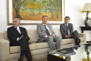 O presidente do Senado, Renan Calheiros, recebe o vice-presidente da RepÃºblica, Michel Temer, e o senador AÃ©cio Neves (Foto: Antonio Cruz/AgÃªncia Brasil)