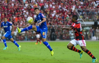 Cruzeiro teve a chance de vencer o Flamengo fora de casa, mas acabou sofrendo virada (Foto: Gabriel Lordello/Light Press/Cruzeiro)