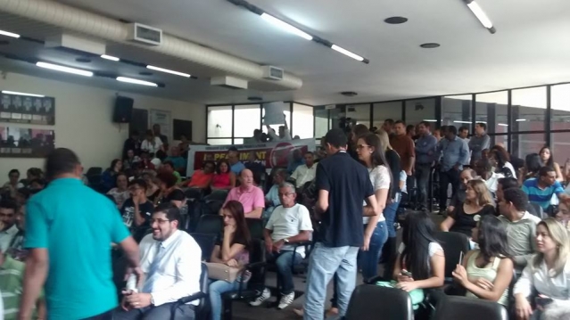 PlenÃƒÆ’Ã†â€™Ãƒâ€ Ã¢â‚¬â„¢ÃƒÆ’Ã¢â‚¬Å¡Ãƒâ€šÃ‚Â¡rio da CÃƒÆ’Ã†â€™Ãƒâ€ Ã¢â‚¬â„¢ÃƒÆ’Ã¢â‚¬Å¡Ãƒâ€šÃ‚Â¢mara ficou lotado de manifestantes durante toda a reuniÃƒÆ’Ã†â€™Ãƒâ€ Ã¢â‚¬â„¢ÃƒÆ’Ã¢â‚¬Å¡Ãƒâ€šÃ‚Â£o. Foto : Lucas Morais/IJ