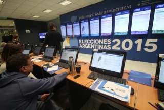 Argentina terÃ¡ inÃ©dito segundo turno em eleiÃ§Ãµes presidencais (Foto: EPA/Silvina Frydlewsky/AgÃªncia Lusa/Direitos Reservados)