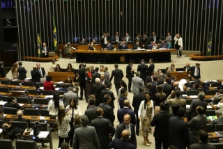 PlenÃƒÂ¡rio da CÃƒÂ¢mara durante votaÃƒÂ§ÃƒÂ£o de destaques Ãƒ  PEC 282/16, que proÃƒÂ­be as coligaÃƒÂ§ÃƒÂµes partidÃƒÂ¡rias nas eleiÃƒÂ§ÃƒÂµes proporcionais e estabelece clÃƒÂ¡usula de desempenho para os partidos (Foto: Fabio Rodrigues Pozzebom/AgÃƒÂªncia Brasil)