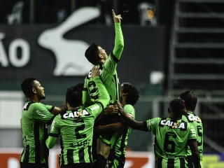 Meia Ruy entrou no jogo no lugar de Renan Oliveira e fez os dois gols americanos na vitÃ³ria sobre o Boa Esporte (Foto: MourÃ£o Panda/AmÃ©rica)