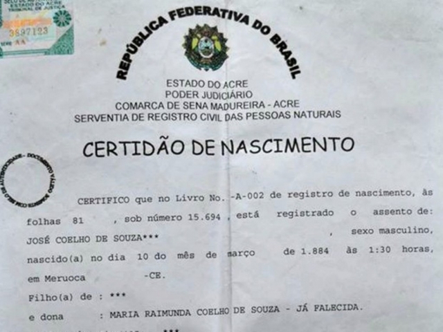 CertidÃ£o de nascimento de Souza, que comprova sua idade de 131 anos (Foto: Alexandre Santana/Arquivo pessoal)