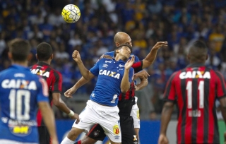 Cruzeiro criou vÃƒÆ’Ã‚Â¡rias chances, mas vacilou muito, especialmente na defesa (Foto: Washington Alves/Light Press)