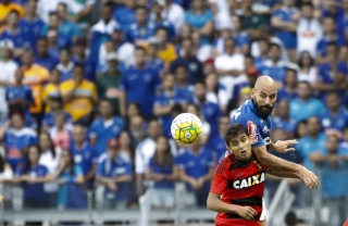 O Cruzeiro nÃ£o conseguiu furar a defesa do Sport e acabou derrotado por 2 a 1 (Foto: Washington Alves/Light Press/Cruzeiro)