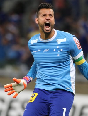 Goleiro FÃ¡bio disputou 642 partidas pelo Cruzeiro em 11 anos de clube (Foto: Paulo Fonseca/EFE)