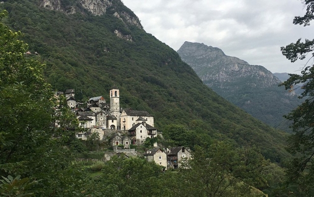 Volta ao passado: a autenticidade de Corippo Ã© o seu grande diferencial (Foto: BBC)