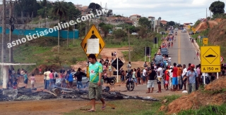 Manifestantes durou todo o dia. (crÃƒÆ’Ã†â€™Ãƒâ€ Ã¢â‚¬â„¢ÃƒÆ’Ã¢â‚¬Å¡Ãƒâ€šÃ‚Â©dito: SILVIO ANDRADE/asnoticiasonline.com.br)