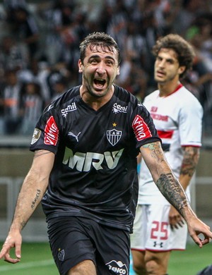 Pratto comemora gol do AtlÃ©tico-MG em noite em que marcou trÃªs vezes (Foto: Bruno Cantini/CAM)