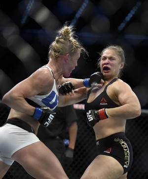 Ronda Rousey disse ter pensado em suicÃ­dio apÃ³s derrota para Holly Holm (Foto: AP)