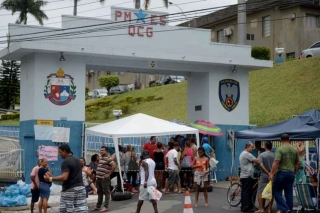 Mulheres e familiares de policiais continuam acampadas na porta dos BatalhÃµes da PolÃ­cia Militar (Foto: AgÃªncia Brasil)