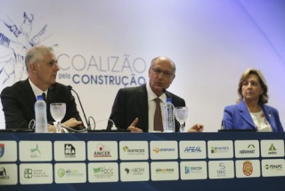 Alckmin pretende aumentar o nÃºmero de instituiÃ§Ãµes bancÃ¡rias e a competitividade no setor  (Foto: JosÃ© Cruz/AgÃªncia Brasil)