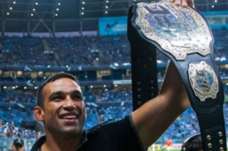 FabrÃ­cio Werdum jÃ¡ havia deixado claro que gostaria de lutar em um estÃ¡dio de futebol (Foto: reproduÃ§Ã£o)