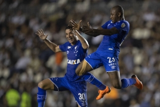 Com o resultado, a Raposa fica prÃ³xima da classificaÃ§Ã£o para as oitavas (Foto: Mauro Pimentel/AFP)