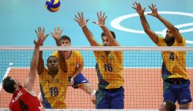 ApÃ³s inÃ­cio ruim, Brasil vence CanadÃ¡ no vÃ´lei masculino por 3 sets a 1 (Foto: Marcelo del Pozo/Reuters)