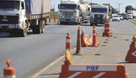 De acordo com a Pesquisa CNT de Rodovias 2015, o percentual de estradas com problema chega a 57,3% (Foto: Marcello Casal Jr./AgÃªncia Brasil)