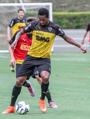 JÃ´ treina entre os reservas na prÃ©-temporada do AtlÃ©tico-MG (Foto: Bruno Cantini / CAM)