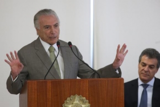 O presidente Michel Temer participa da assinatura de contratos do Programa Saneamento para Todos (Foto: AntÃ´nio Cruz/AgÃªncia Brasil)