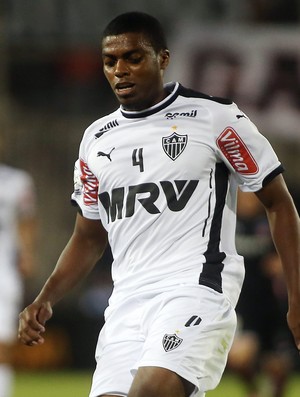 Contra o Colo-Colo, o AtlÃ©tico-MG usou um uniforme provisÃ³rio (Foto: Mario Ruiz/EFE)