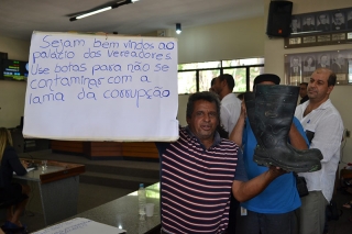 Franklin "SÃƒÆ’Ã†â€™Ãƒâ€šÃ‚Â´ Lico" manifestou pacificamente durante a votaÃƒÆ’Ã†â€™Ãƒâ€šÃ‚Â§ÃƒÆ’Ã†â€™Ãƒâ€šÃ‚Â£o. (Foto: Ageu Ebert)