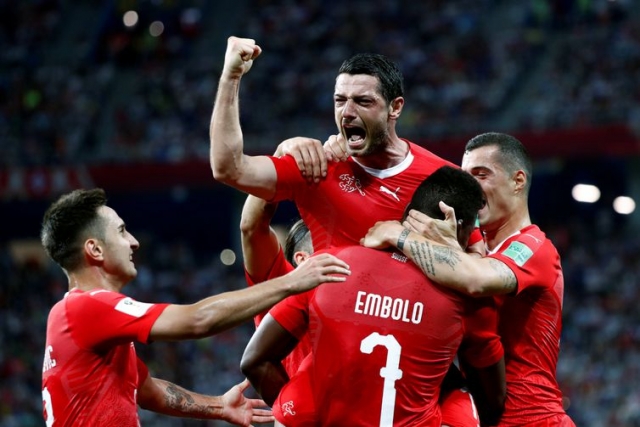 Jogadores comemoram o primeiro gol da SuÃ­Ã§a (Foto: Murad Sezer/Reuters)