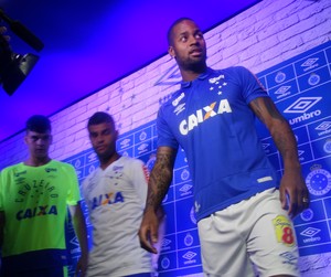 LanÃ§amento da nova camisa do Cruzeiro (Foto: Mauricio Paulucci)