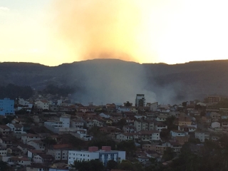 FumaÃƒÆ’Ã†â€™Ãƒâ€ Ã¢â‚¬â„¢ÃƒÆ’Ã¢â‚¬Å¡Ãƒâ€šÃ‚Â§a toma conta dos bairros de Itabira. PopulaÃƒÆ’Ã†â€™Ãƒâ€ Ã¢â‚¬â„¢ÃƒÆ’Ã¢â‚¬Å¡Ãƒâ€šÃ‚Â§ÃƒÆ’Ã†â€™Ãƒâ€ Ã¢â‚¬â„¢ÃƒÆ’Ã¢â‚¬Å¡Ãƒâ€šÃ‚Â£o reclama do descaso das autoridades. (Foto enviada por internauta via whatsapp)