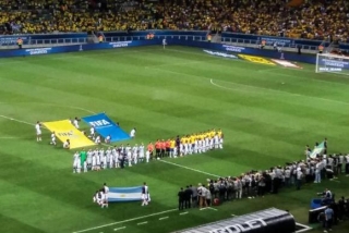 Com Messi e Neymar em campo, os torcedores presentes no MineirÃ£o na noite desta quinta-feira (10) jÃ¡ esperavam um espetÃ¡culo (Foto: Leo Rodrigues/AgÃªncia Brasil)