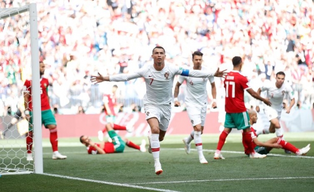 Cristiano Ronaldo comemora o gol marcado contra Marrocos (Foto: Carl Recine/Reuters)