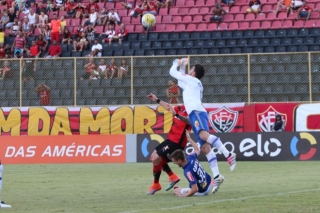 Rafael defendeu um pÃªnalti e garantiu o triunfo do Cruzeiro (Foto: DivulgaÃ§Ã£o/VitÃ³ria EC)