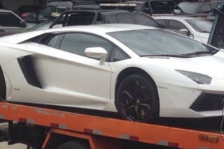 Avaliado em R$ 2,8 milhÃµes, o Lamborghini Aventador de Eike Batista estÃ¡ entre os cinco carros de luxo do empresÃ¡rio que serÃ£o leiloados (Foto:  DivulgaÃ§Ã£o)