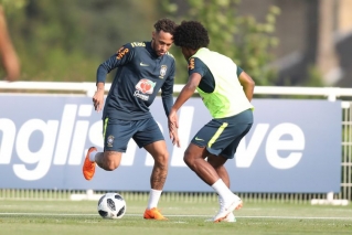 Neymar, mesmo voltando de uma longa inatividade, por causa de uma lesÃ£o, teve intensa movimentaÃ§Ã£o (Foto: DivulgaÃ§Ã£o/CBF)