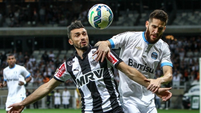 Atleticano DÃ¡tolo teve dificuldades em jogo diante do GrÃªmio do volante Marcelo Oliveira (Foto: Bruno Cantini/CAM)