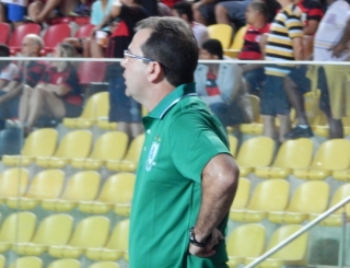 Enderson Moreira estreou com derrota para o Flamengo (Foto: Carlos Cruz/AFC)