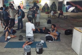 Estudantes da UFMG contrÃ¡rios ao impeachment acampam no pÃ¡rtio da Faculdade de Direito (Foto: LÃ©o Rodrigues/AgÃªncia Brasil)