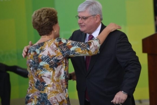 A presidenta Dilma Rousseff reconduz o procurador-geral da RepÃºblica, Rodrigo Janot, ao cargo (Foto: JosÃ© Cruz/AgÃªncia Brasil)