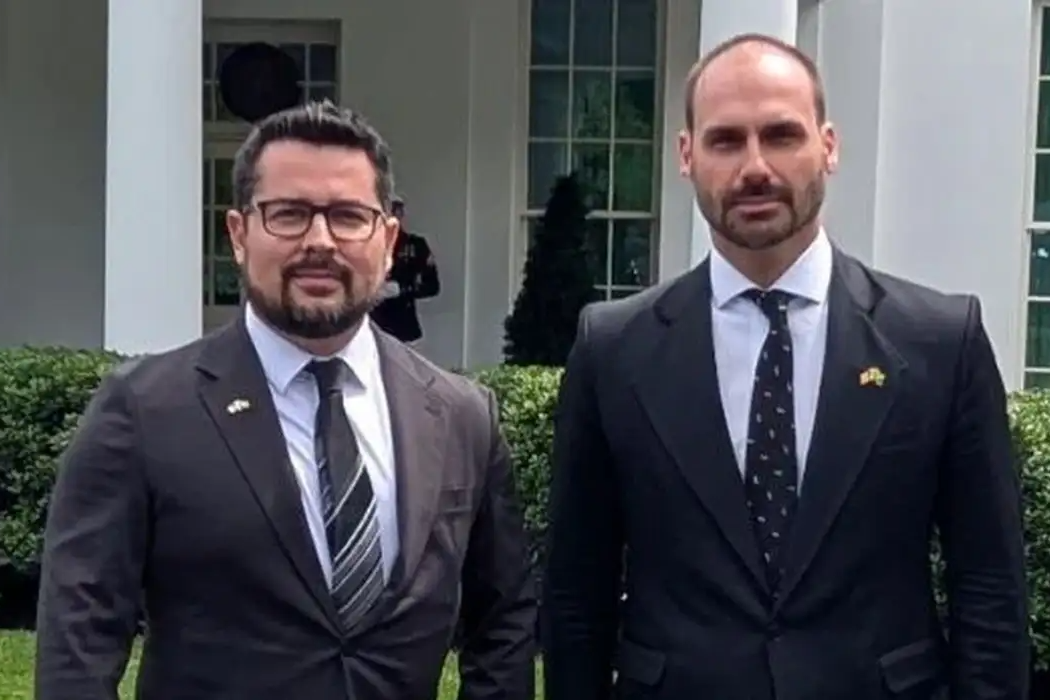 PGR denuncia Eduardo Bolsonaro e Paulo Figueiredo por coação no curso do processo