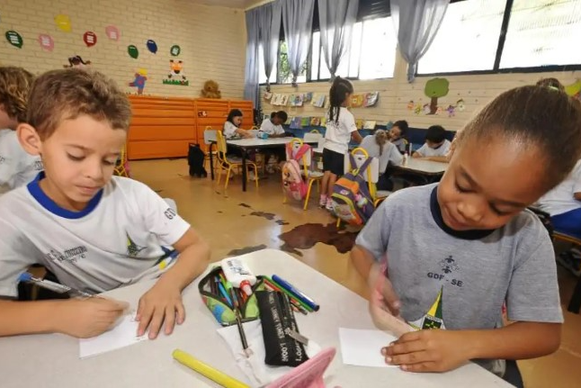 Brasil aumenta investimento público em educação