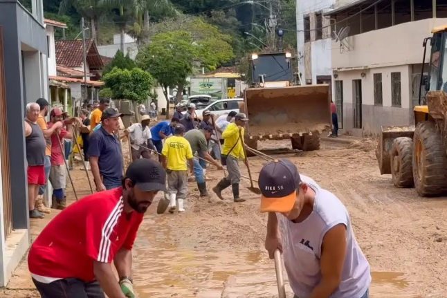 Fortes chuvas em Minas Gerais destroem 9 pontes em Dom Silvério