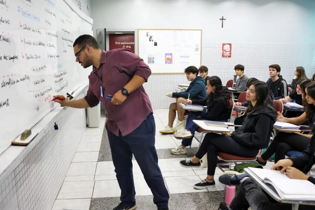 Enem 2024: MEC divulga gabaritos oficiais e cadernos de questões